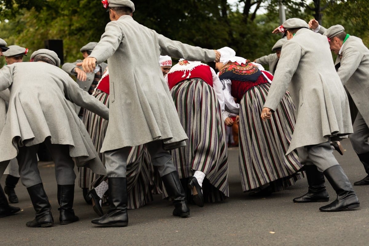 IX Starptautiskais tautas deju festivāls "Sudmaliņas" - Iepazīšanās tūre "Labāk deviņi draugi..." Vecrīgā