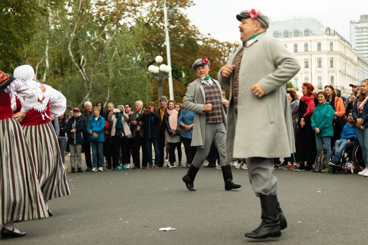 IX Starptautiskais tautas deju festivāls "Sudmaliņas" - Iepazīšanās tūre "Labāk deviņi draugi..." Vecrīgā