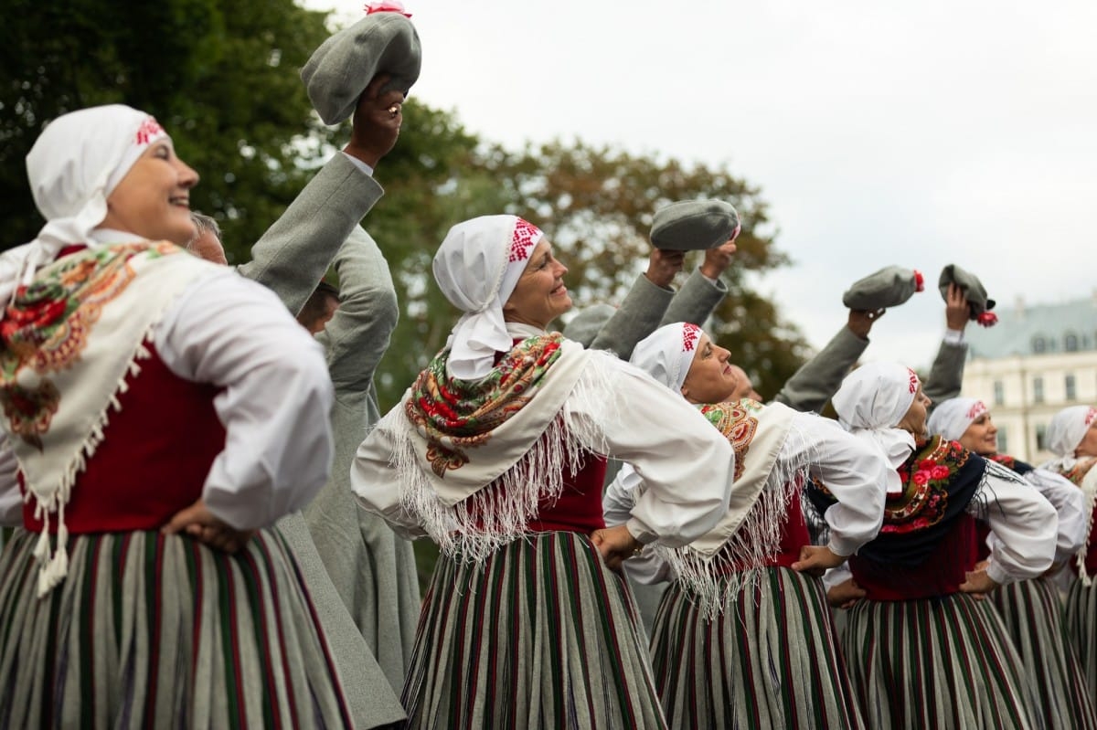 IX Starptautiskais tautas deju festivāls "Sudmaliņas" - Iepazīšanās tūre "Labāk deviņi draugi..." Vecrīgā