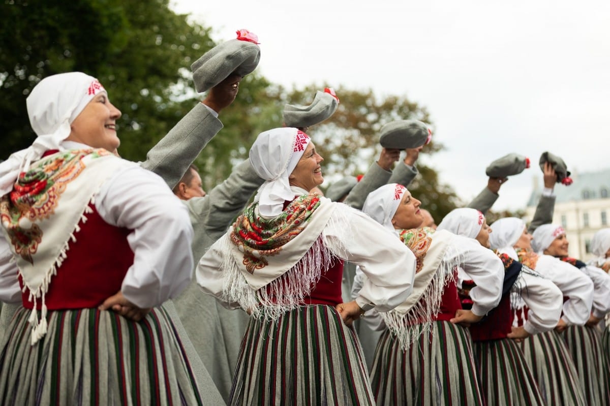 IX Starptautiskais tautas deju festivāls "Sudmaliņas" - Iepazīšanās tūre "Labāk deviņi draugi..." Vecrīgā