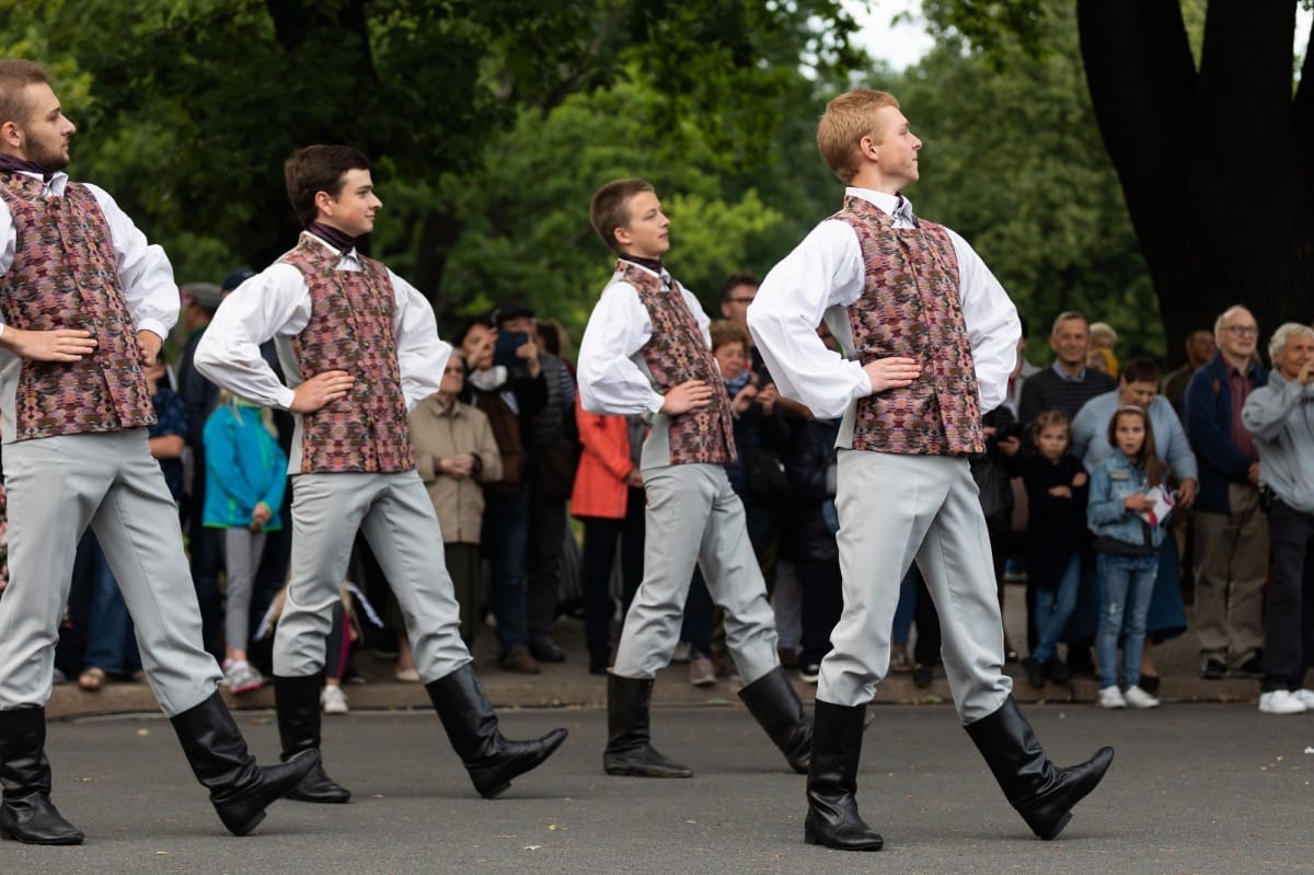 IX Starptautiskais tautas deju festivāls "Sudmaliņas" - Iepazīšanās tūre "Labāk deviņi draugi..." Vecrīgā