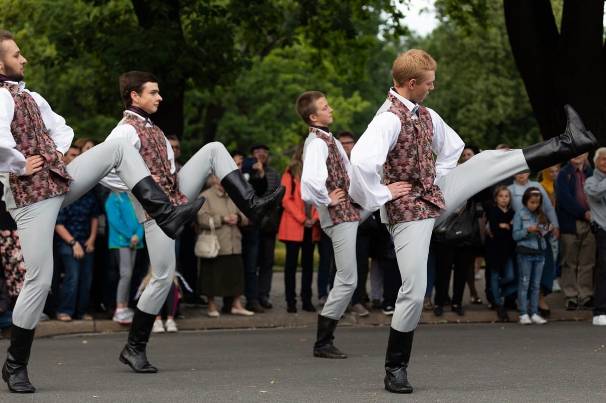 IX Starptautiskais tautas deju festivāls "Sudmaliņas" - Iepazīšanās tūre "Labāk deviņi draugi..." Vecrīgā