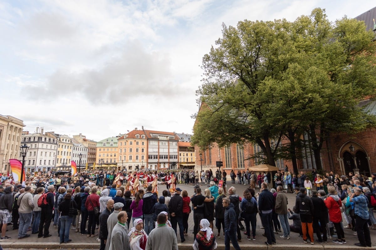 IX Starptautiskais tautas deju festivāls "Sudmaliņas" - Iepazīšanās tūre "Labāk deviņi draugi..." Vecrīgā