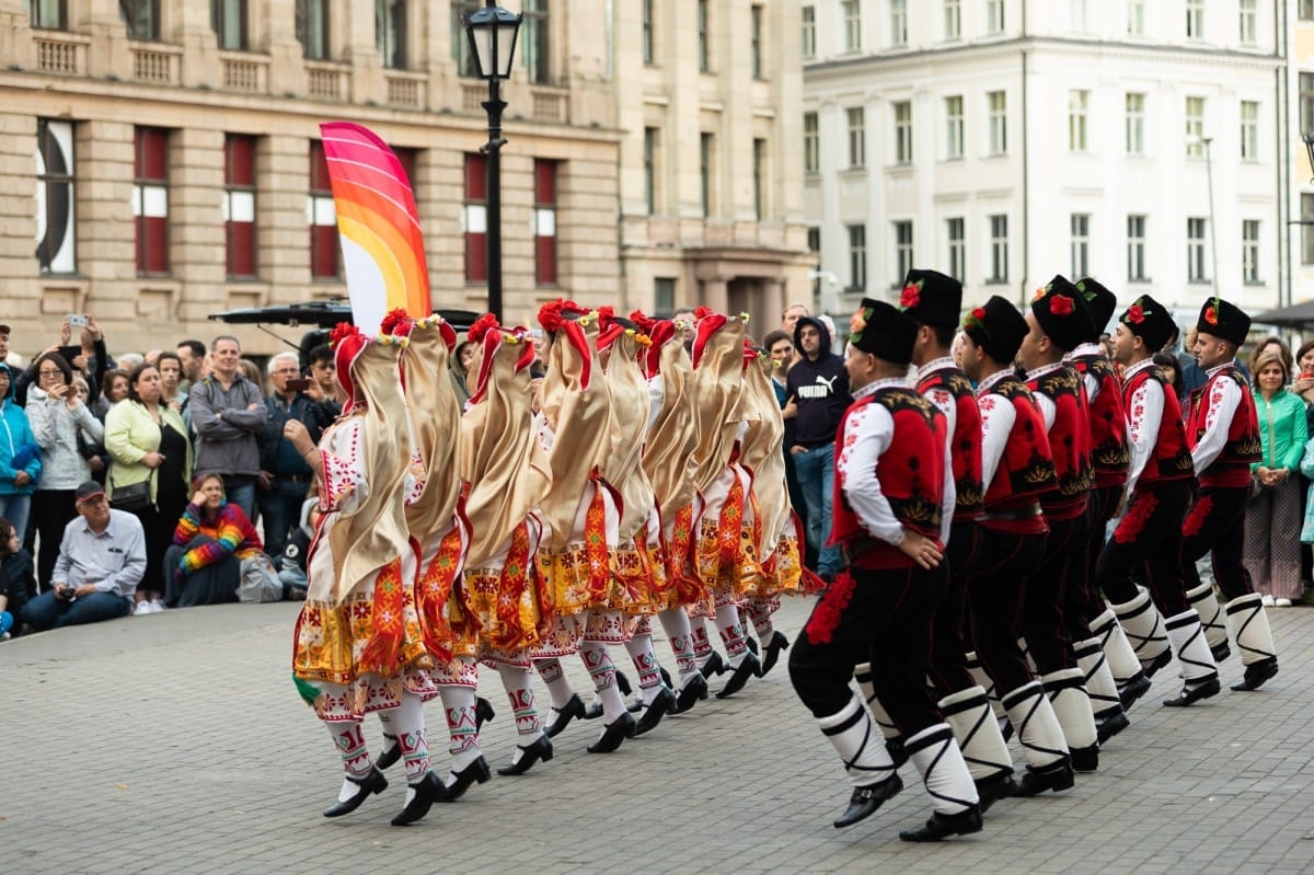 IX Starptautiskais tautas deju festivāls "Sudmaliņas" - Iepazīšanās tūre "Labāk deviņi draugi..." Vecrīgā