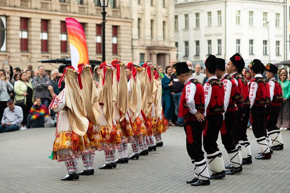 IX Starptautiskais tautas deju festivāls "Sudmaliņas" - Iepazīšanās tūre "Labāk deviņi draugi..." Vecrīgā