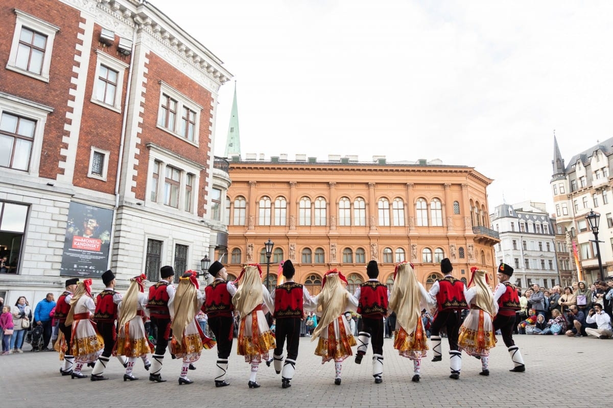 IX Starptautiskais tautas deju festivāls "Sudmaliņas" - Iepazīšanās tūre "Labāk deviņi draugi..." Vecrīgā