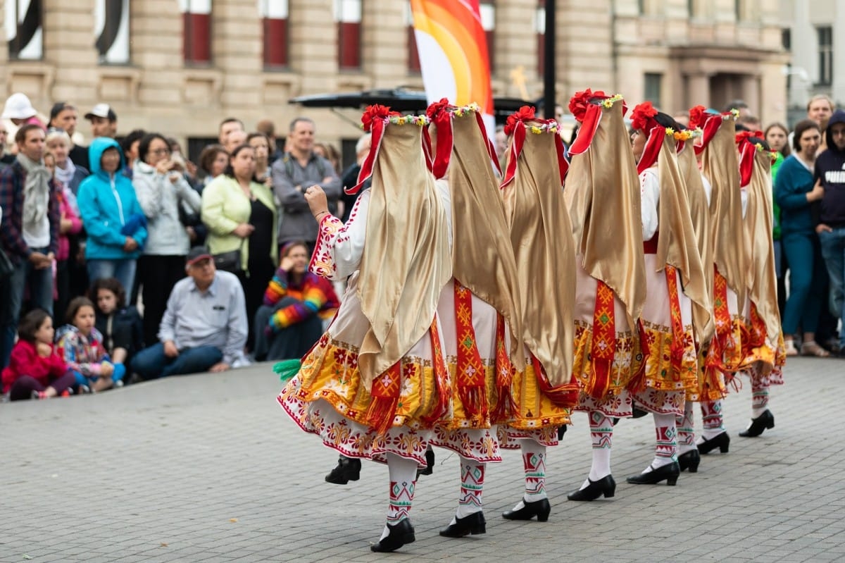 IX Starptautiskais tautas deju festivāls "Sudmaliņas" - Iepazīšanās tūre "Labāk deviņi draugi..." Vecrīgā