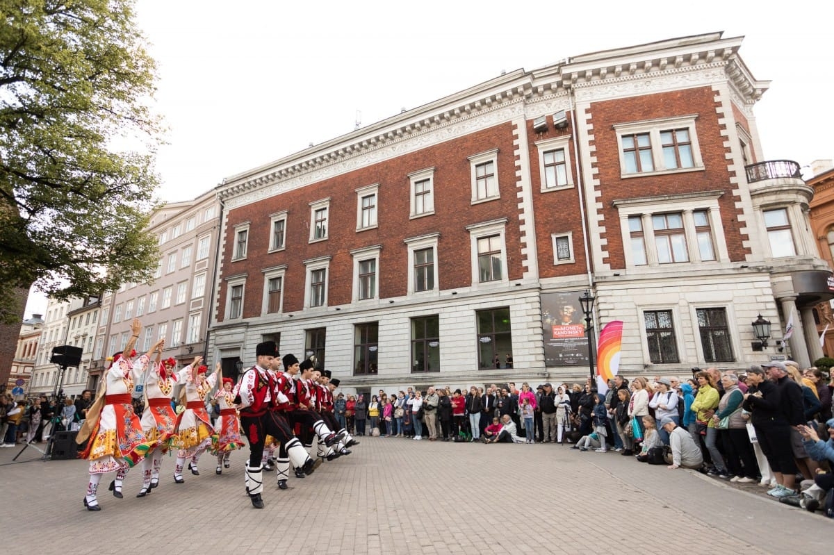 IX Starptautiskais tautas deju festivāls "Sudmaliņas" - Iepazīšanās tūre "Labāk deviņi draugi..." Vecrīgā