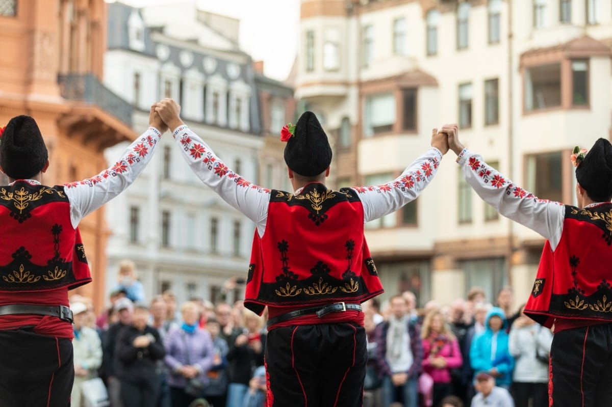 IX Starptautiskais tautas deju festivāls "Sudmaliņas" - Iepazīšanās tūre "Labāk deviņi draugi..." Vecrīgā
