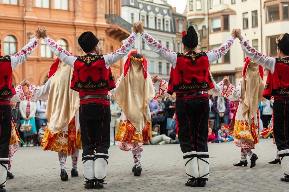 IX Starptautiskais tautas deju festivāls "Sudmaliņas" - Iepazīšanās tūre "Labāk deviņi draugi..." Vecrīgā