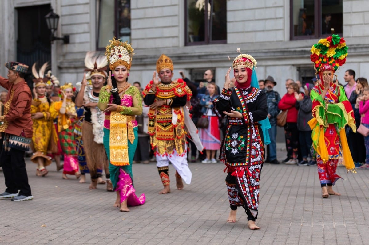 IX Starptautiskais tautas deju festivāls "Sudmaliņas" - Iepazīšanās tūre "Labāk deviņi draugi..." Vecrīgā