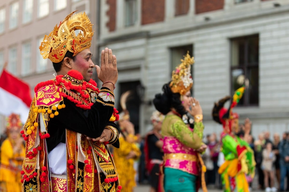 IX Starptautiskais tautas deju festivāls "Sudmaliņas" - Iepazīšanās tūre "Labāk deviņi draugi..." Vecrīgā
