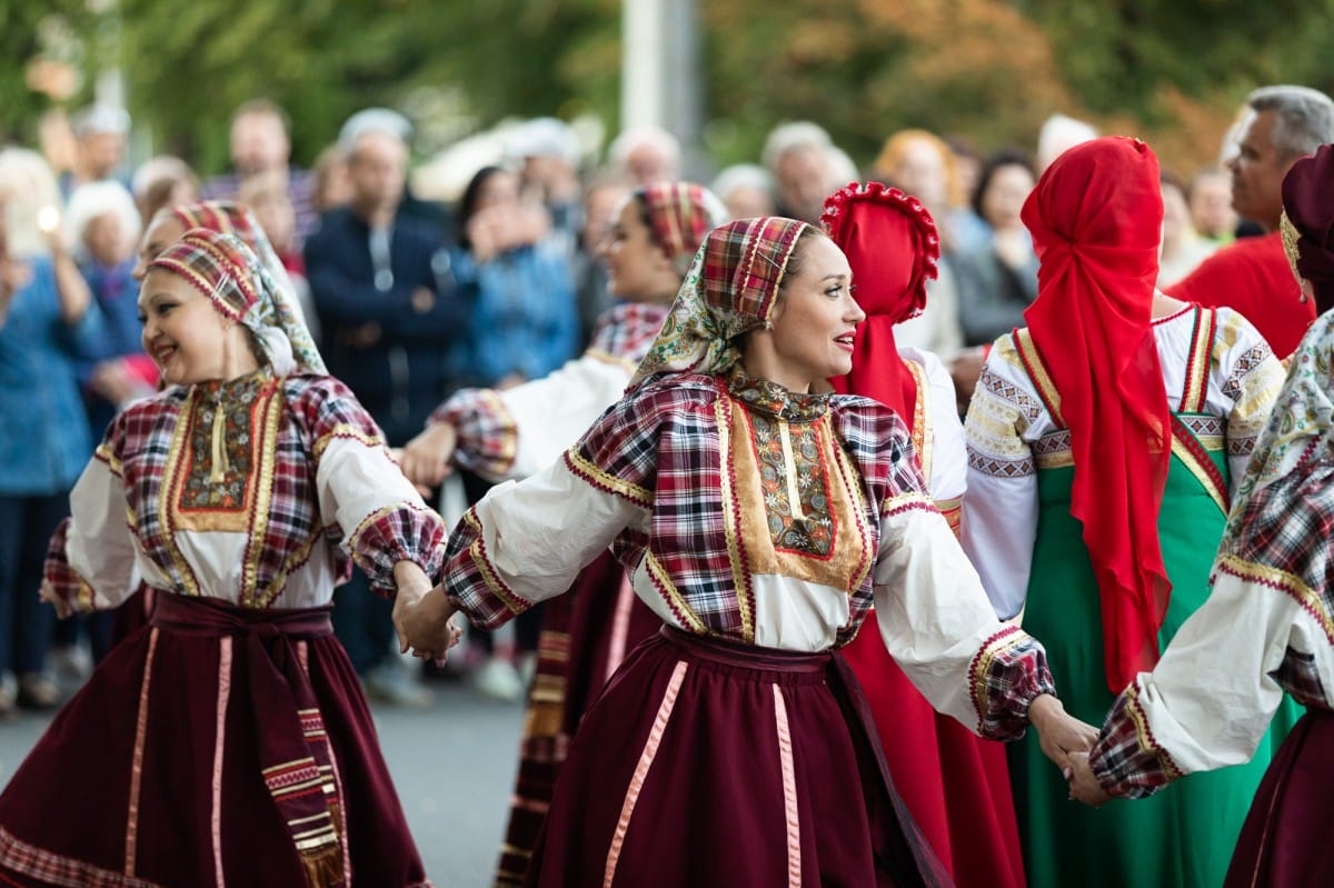 IX Starptautiskais tautas deju festivāls "Sudmaliņas" - Iepazīšanās tūre "Labāk deviņi draugi..." Vecrīgā