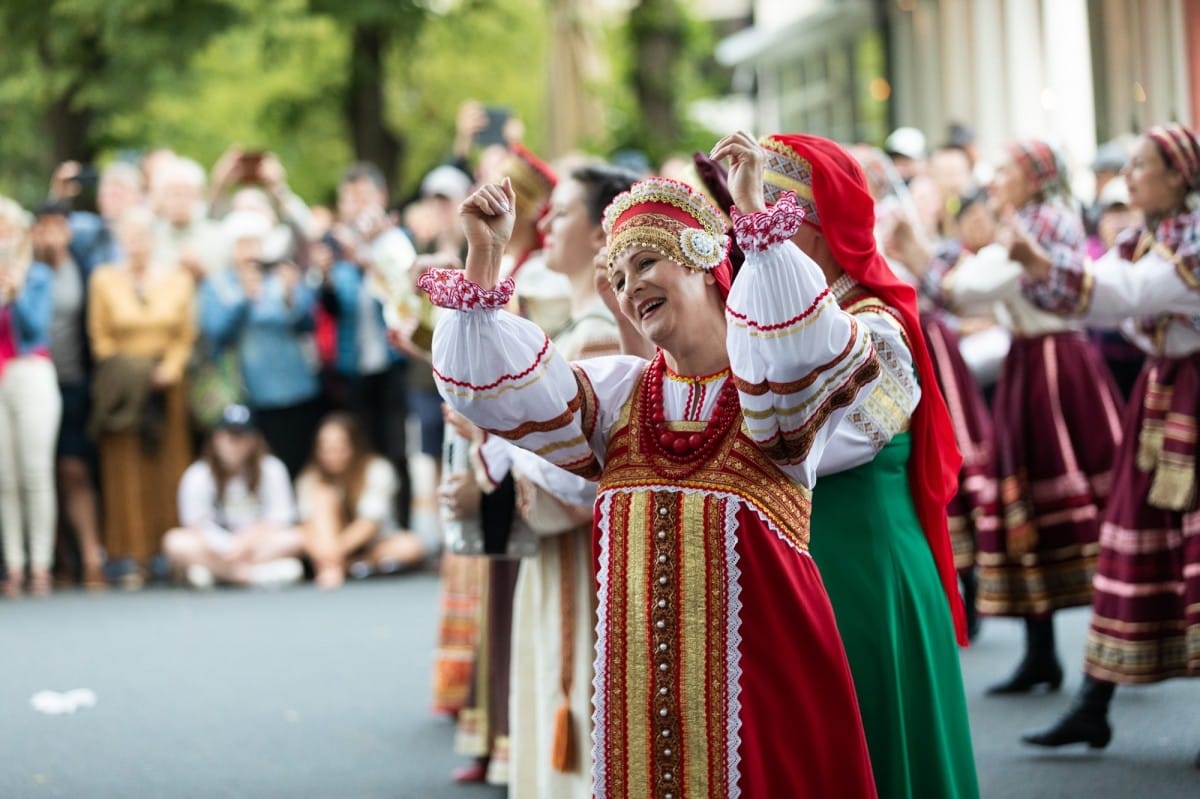 IX Starptautiskais tautas deju festivāls "Sudmaliņas" - Iepazīšanās tūre "Labāk deviņi draugi..." Vecrīgā
