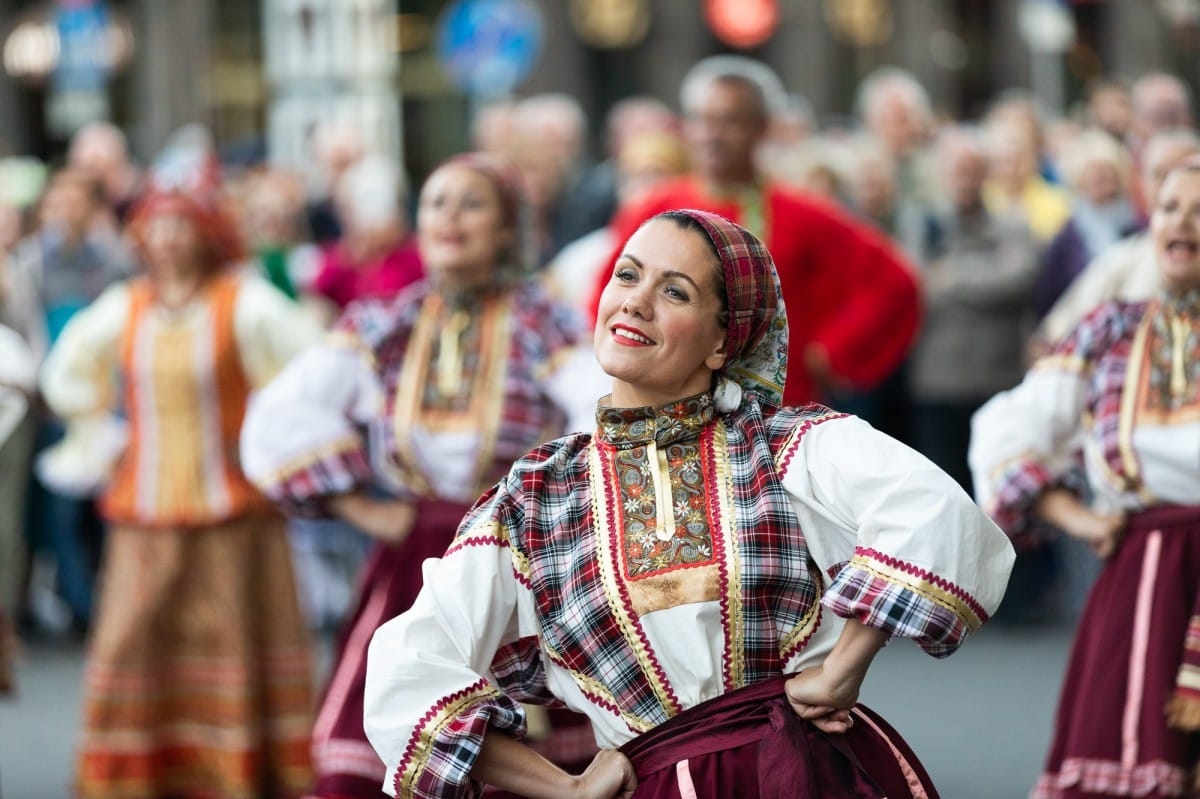 IX Starptautiskais tautas deju festivāls "Sudmaliņas" - Iepazīšanās tūre "Labāk deviņi draugi..." Vecrīgā