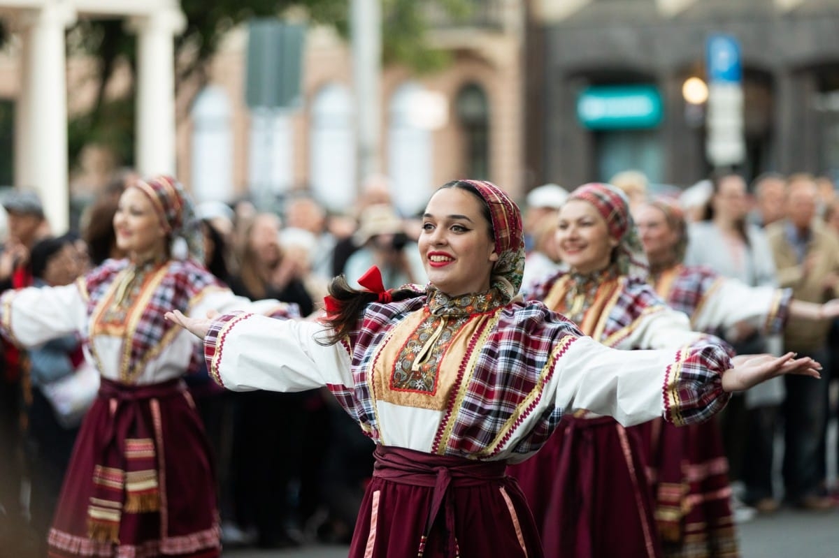 IX Starptautiskais tautas deju festivāls "Sudmaliņas" - Iepazīšanās tūre "Labāk deviņi draugi..." Vecrīgā