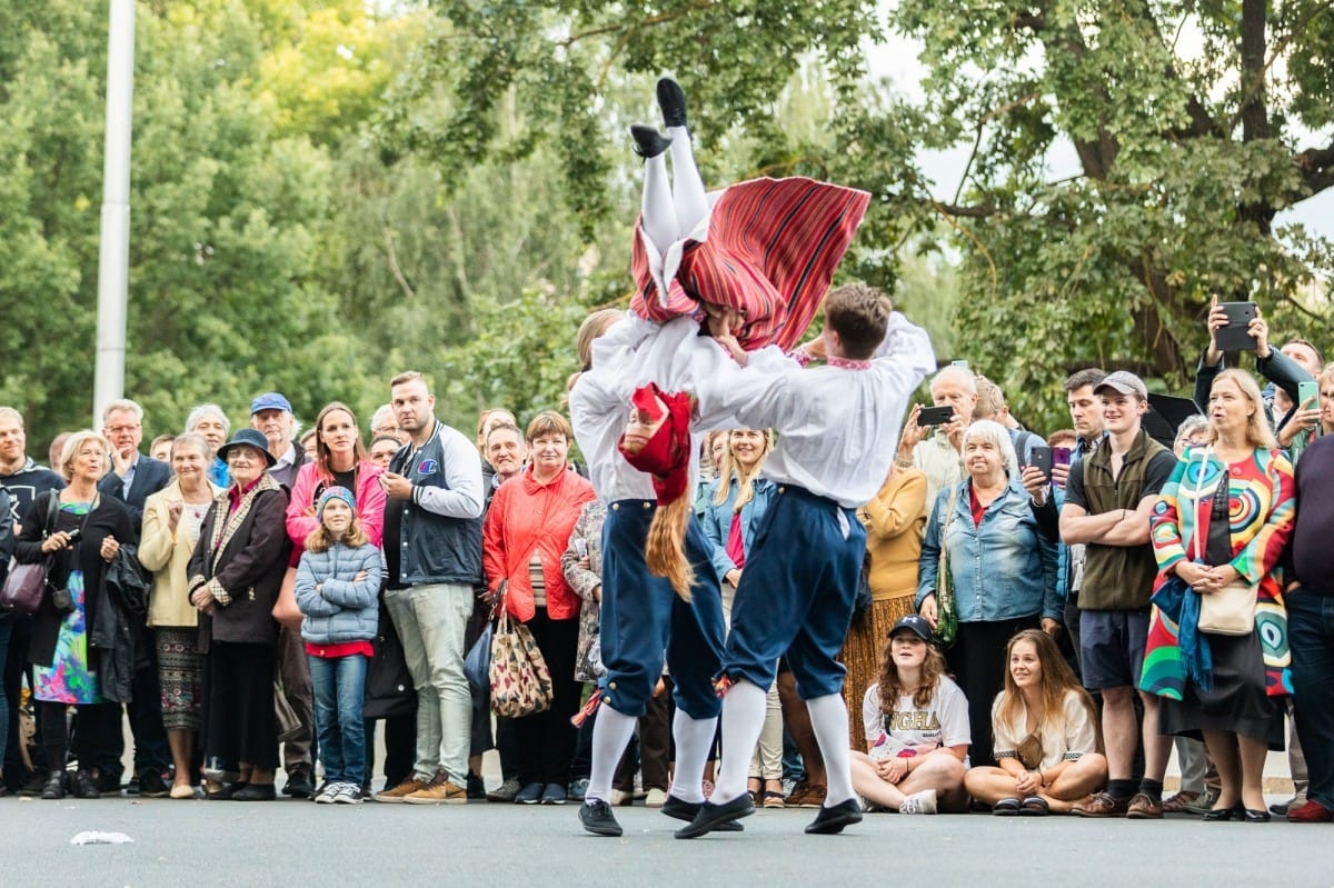 IX Starptautiskais tautas deju festivāls "Sudmaliņas" - Iepazīšanās tūre "Labāk deviņi draugi..." Vecrīgā