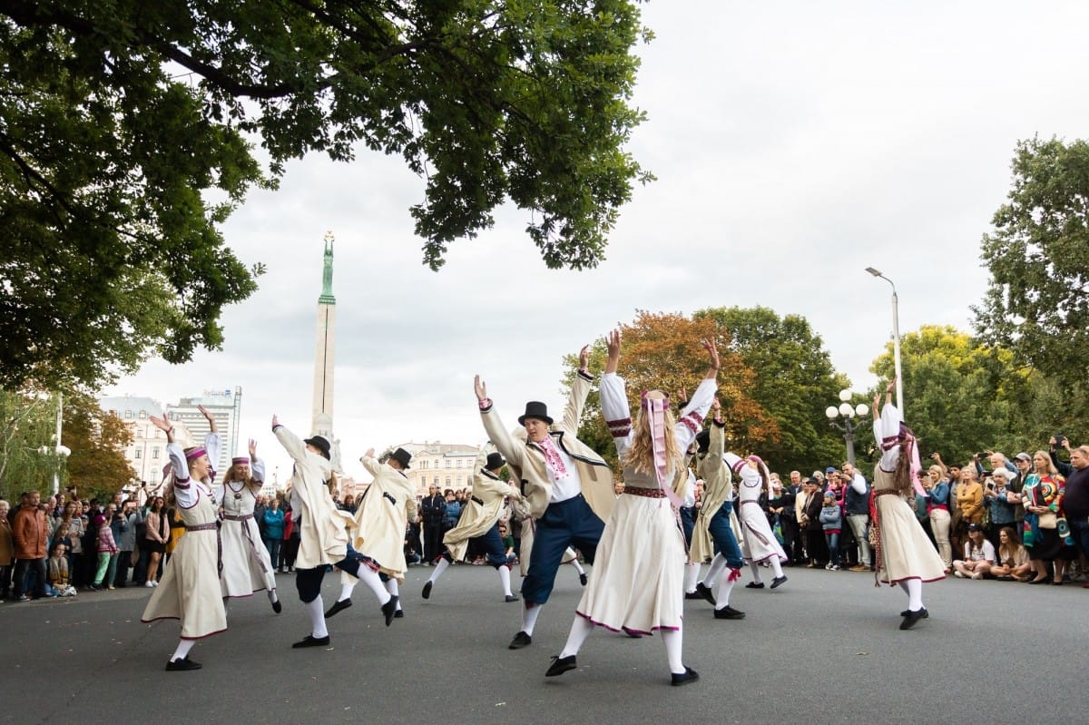 IX Starptautiskais tautas deju festivāls "Sudmaliņas" - Iepazīšanās tūre "Labāk deviņi draugi..." Vecrīgā