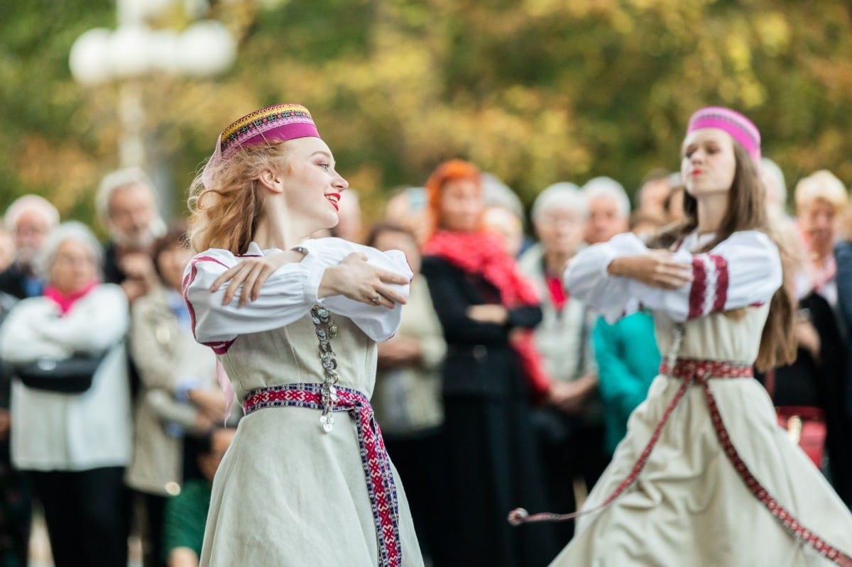 IX Starptautiskais tautas deju festivāls "Sudmaliņas" - Iepazīšanās tūre "Labāk deviņi draugi..." Vecrīgā