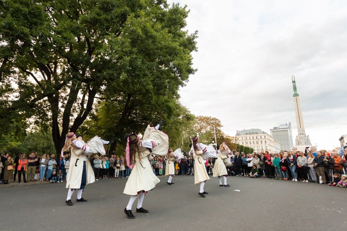 IX Starptautiskais tautas deju festivāls "Sudmaliņas" - Iepazīšanās tūre "Labāk deviņi draugi..." Vecrīgā
