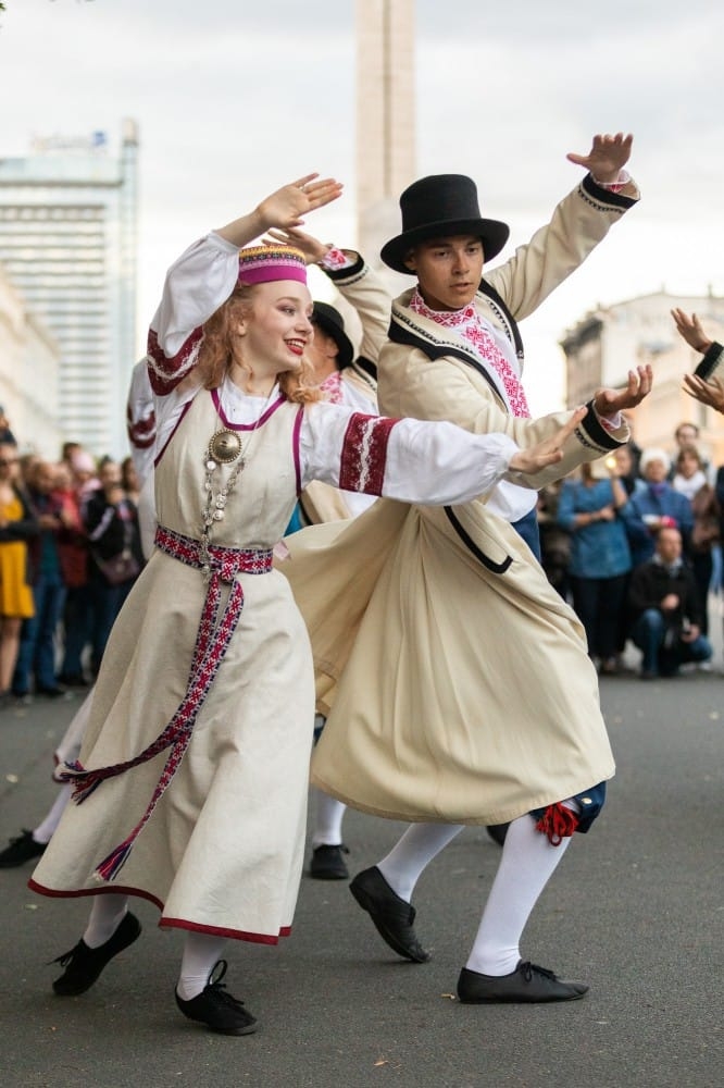 IX Starptautiskais tautas deju festivāls "Sudmaliņas" - Iepazīšanās tūre "Labāk deviņi draugi..." Vecrīgā