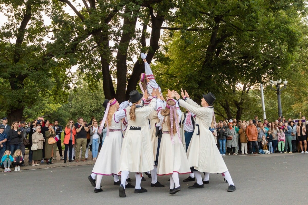IX Starptautiskais tautas deju festivāls "Sudmaliņas" - Iepazīšanās tūre "Labāk deviņi draugi..." Vecrīgā