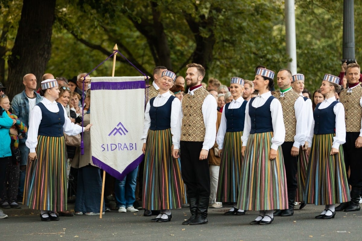 IX Starptautiskais tautas deju festivāls "Sudmaliņas" - Iepazīšanās tūre "Labāk deviņi draugi..." Vecrīgā
