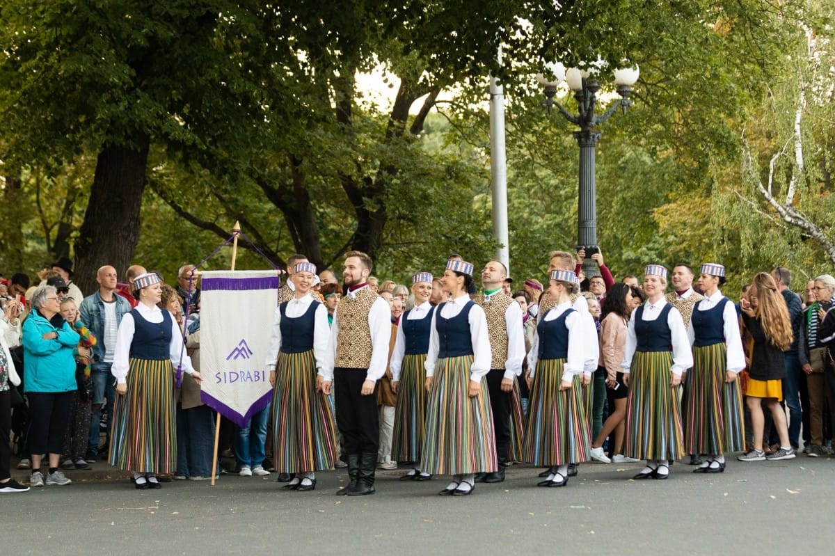 IX Starptautiskais tautas deju festivāls "Sudmaliņas" - Iepazīšanās tūre "Labāk deviņi draugi..." Vecrīgā