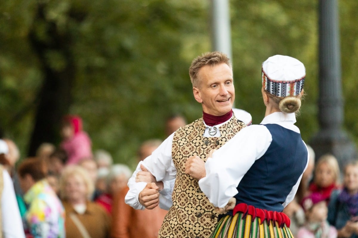 IX Starptautiskais tautas deju festivāls "Sudmaliņas" - Iepazīšanās tūre "Labāk deviņi draugi..." Vecrīgā