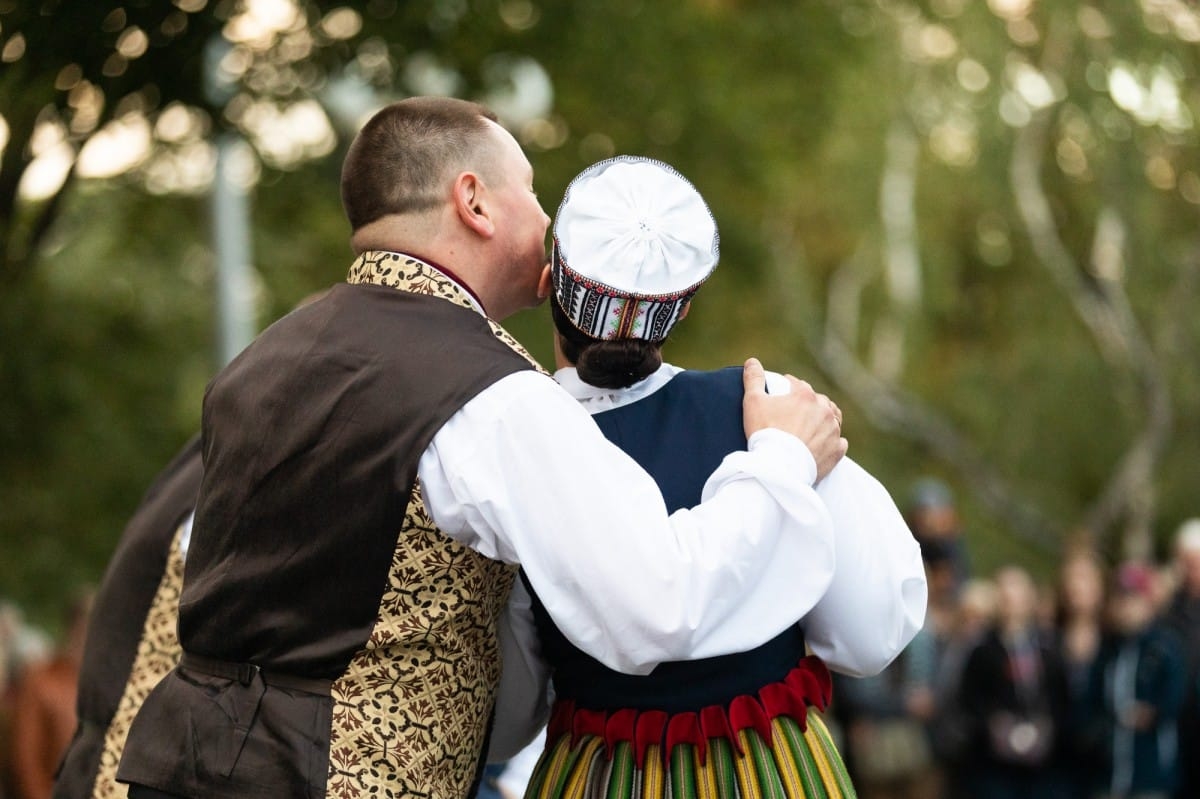 IX Starptautiskais tautas deju festivāls "Sudmaliņas" - Iepazīšanās tūre "Labāk deviņi draugi..." Vecrīgā