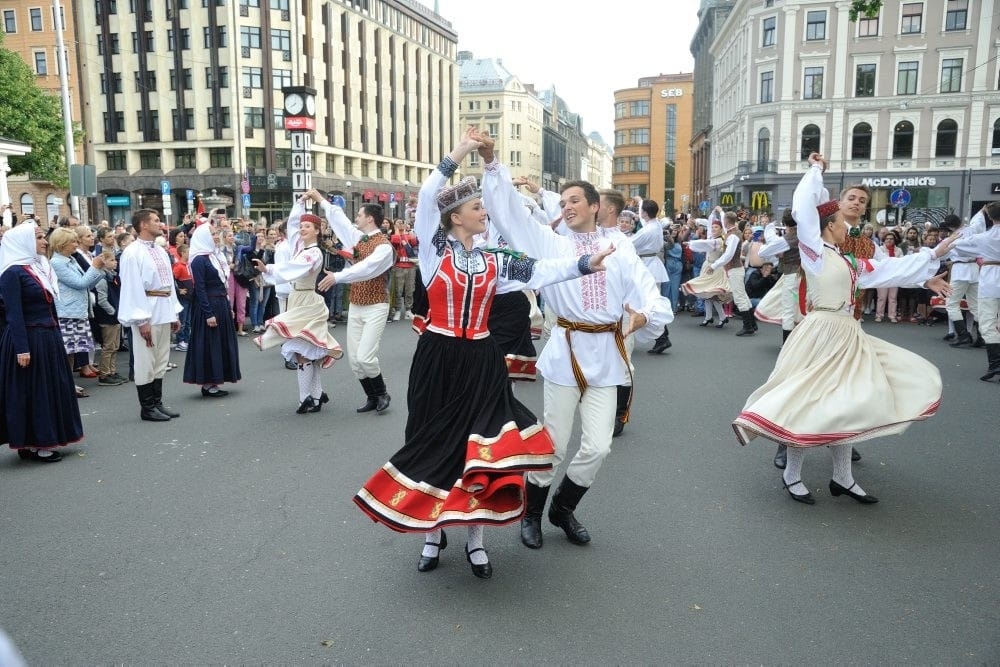 IX Starptautiskais tautas deju festivāls "Sudmaliņas" - Iepazīšanās tūre "Labāk deviņi draugi..." Vecrīgā