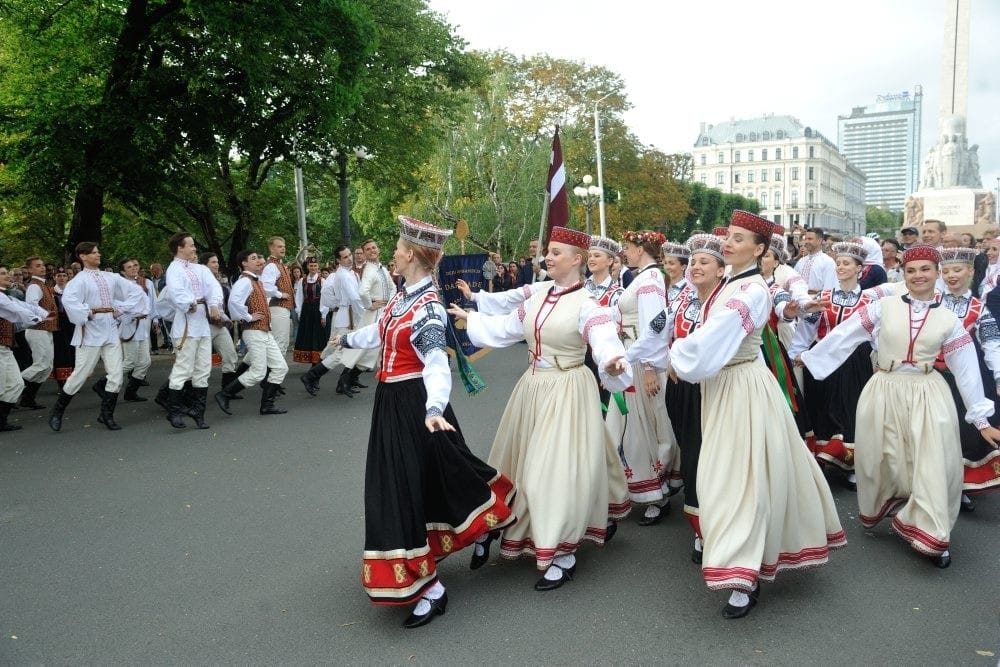 IX Starptautiskais tautas deju festivāls "Sudmaliņas" - Iepazīšanās tūre "Labāk deviņi draugi..." Vecrīgā