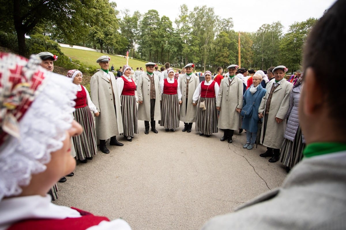 IX Starptautiskais tautas deju festivāls "Sudmaliņas" - Atklāšanas koncerts "Aiz deviņām jūrām, aiz deviņiem kalniem"