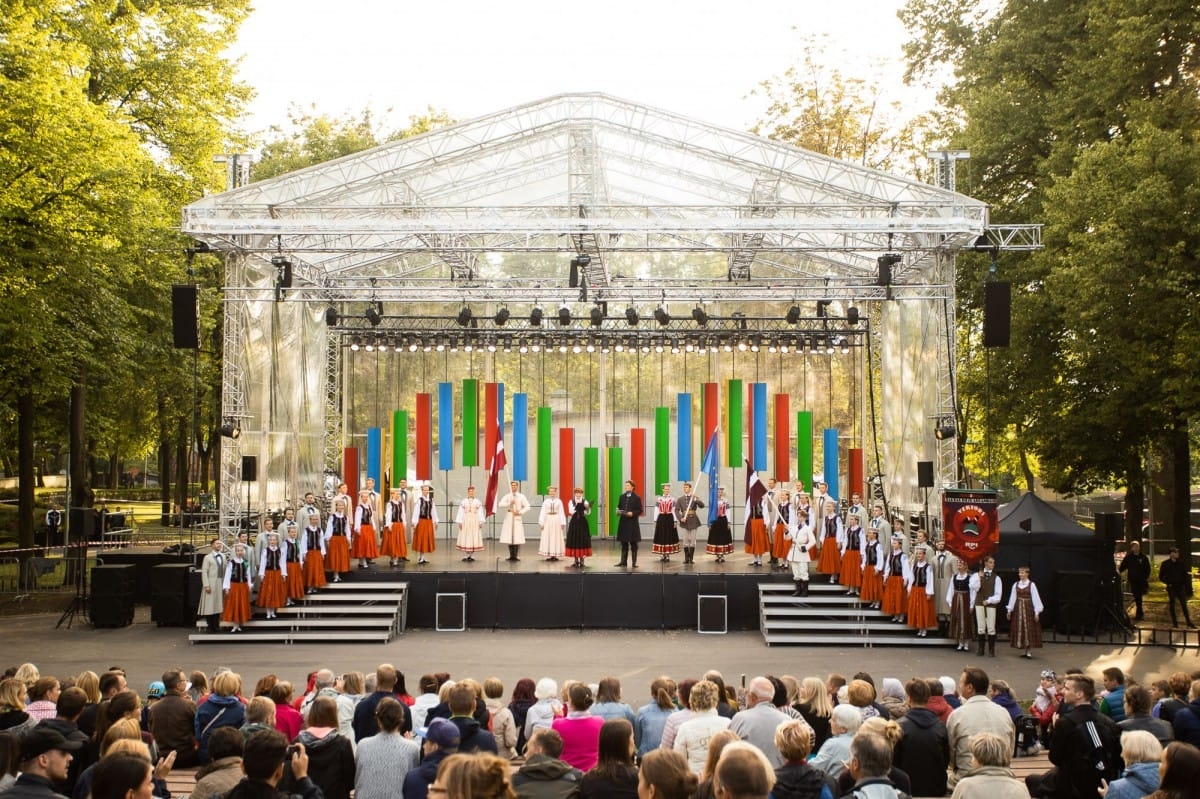 IX Starptautiskais tautas deju festivāls "Sudmaliņas" - Atklāšanas koncerts "Aiz deviņām jūrām, aiz deviņiem kalniem"