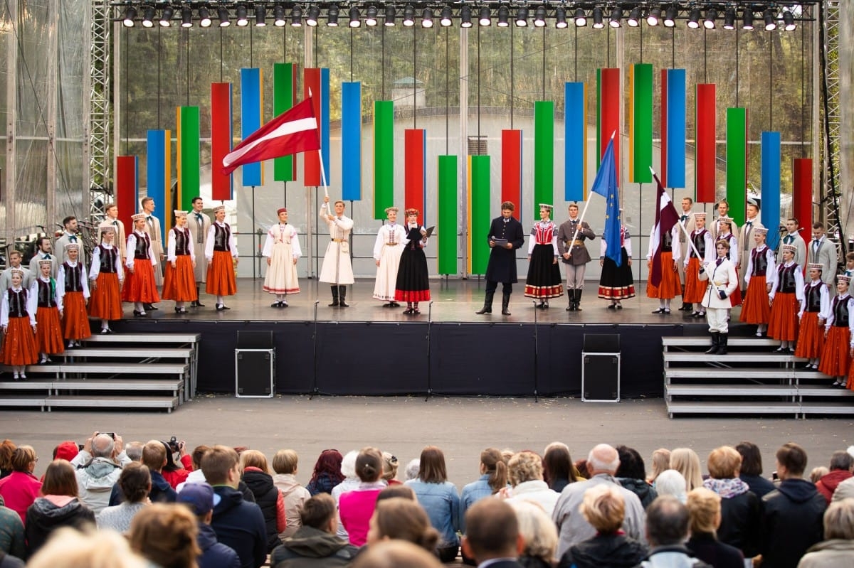 IX Starptautiskais tautas deju festivāls "Sudmaliņas" - Atklāšanas koncerts "Aiz deviņām jūrām, aiz deviņiem kalniem"