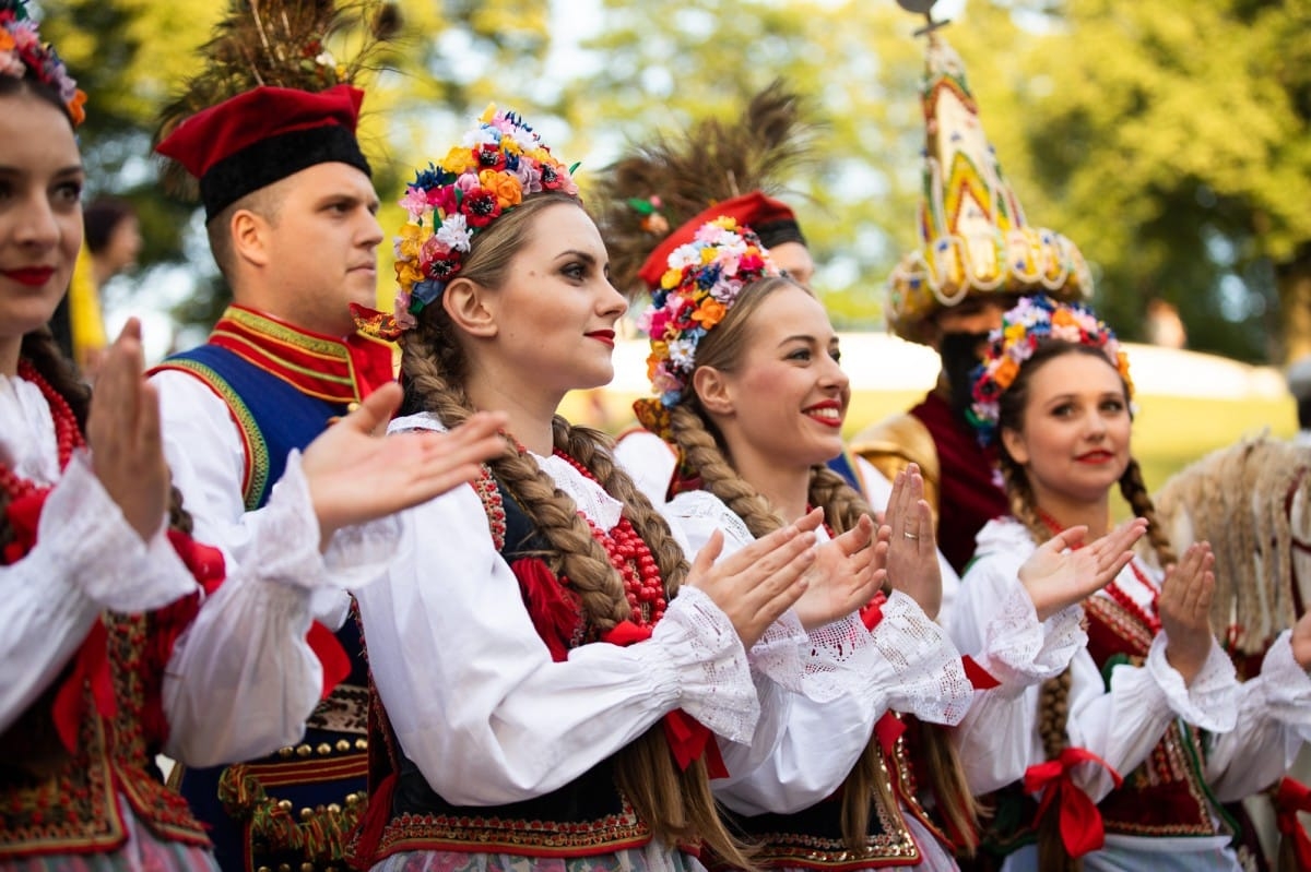IX Starptautiskais tautas deju festivāls "Sudmaliņas" - Atklāšanas koncerts "Aiz deviņām jūrām, aiz deviņiem kalniem"