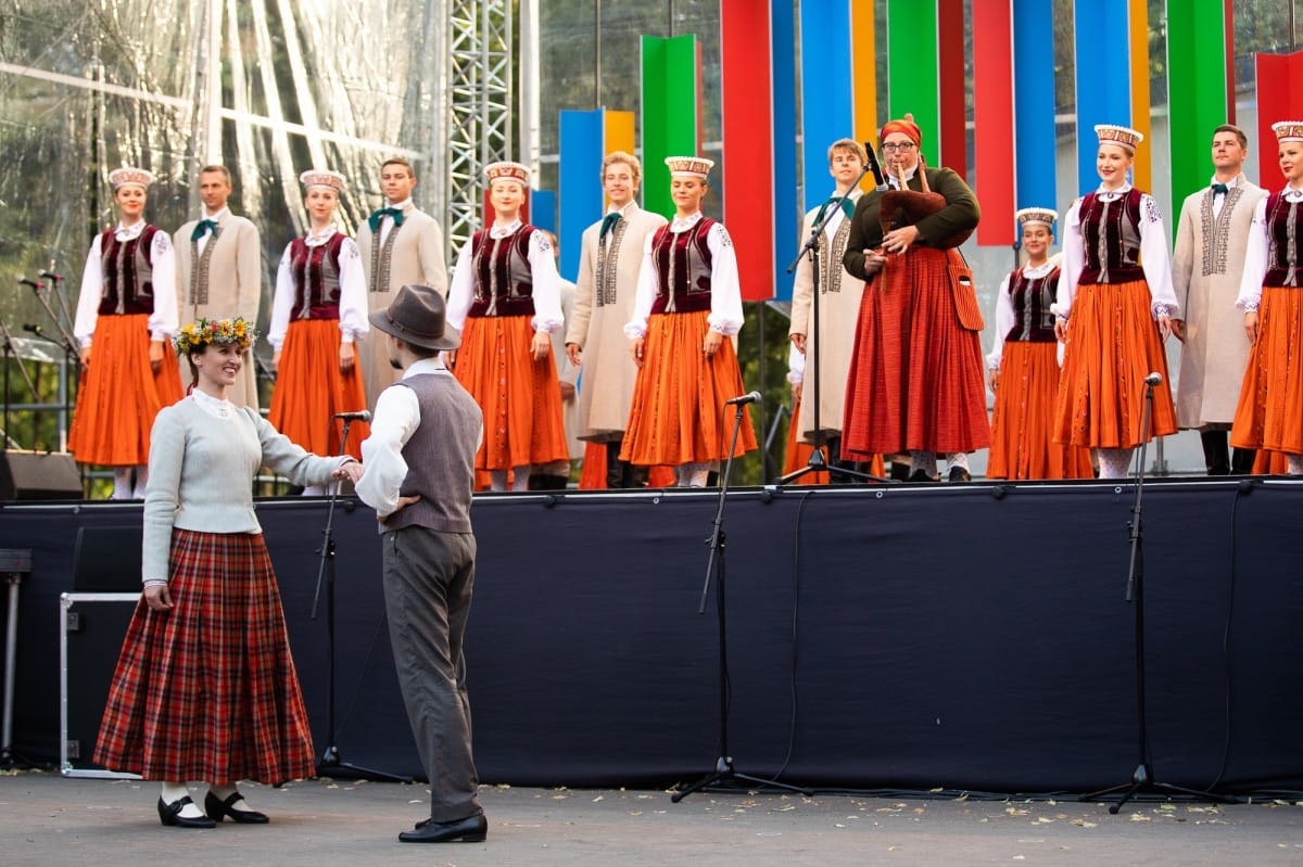 IX Starptautiskais tautas deju festivāls "Sudmaliņas" - Atklāšanas koncerts "Aiz deviņām jūrām, aiz deviņiem kalniem"