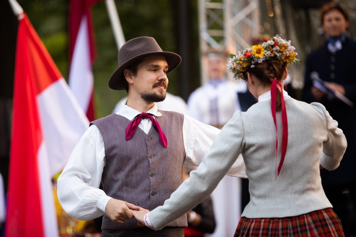 IX Starptautiskais tautas deju festivāls "Sudmaliņas" - Atklāšanas koncerts "Aiz deviņām jūrām, aiz deviņiem kalniem"