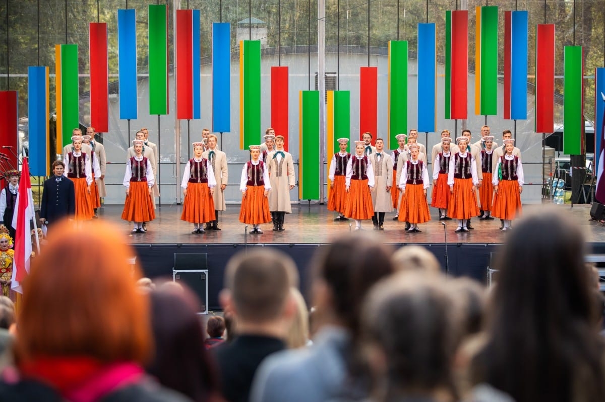 IX Starptautiskais tautas deju festivāls "Sudmaliņas" - Atklāšanas koncerts "Aiz deviņām jūrām, aiz deviņiem kalniem"
