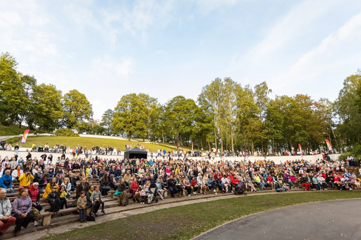 IX Starptautiskais tautas deju festivāls "Sudmaliņas" - Atklāšanas koncerts "Aiz deviņām jūrām, aiz deviņiem kalniem"