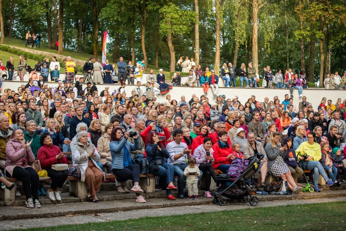 IX Starptautiskais tautas deju festivāls "Sudmaliņas" - Atklāšanas koncerts "Aiz deviņām jūrām, aiz deviņiem kalniem"