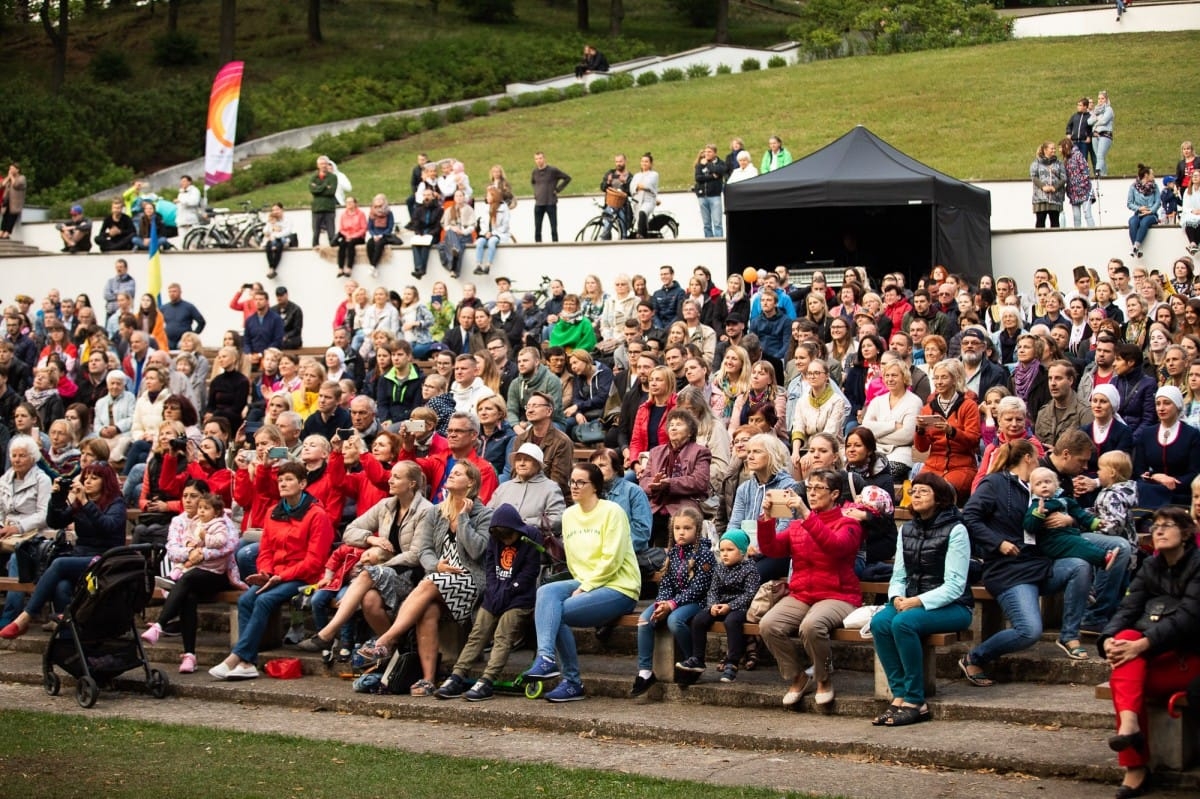 IX Starptautiskais tautas deju festivāls "Sudmaliņas" - Atklāšanas koncerts "Aiz deviņām jūrām, aiz deviņiem kalniem"