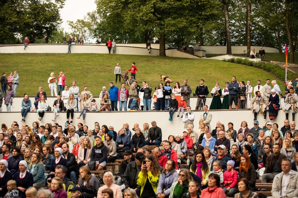 IX Starptautiskais tautas deju festivāls "Sudmaliņas" - Atklāšanas koncerts "Aiz deviņām jūrām, aiz deviņiem kalniem"