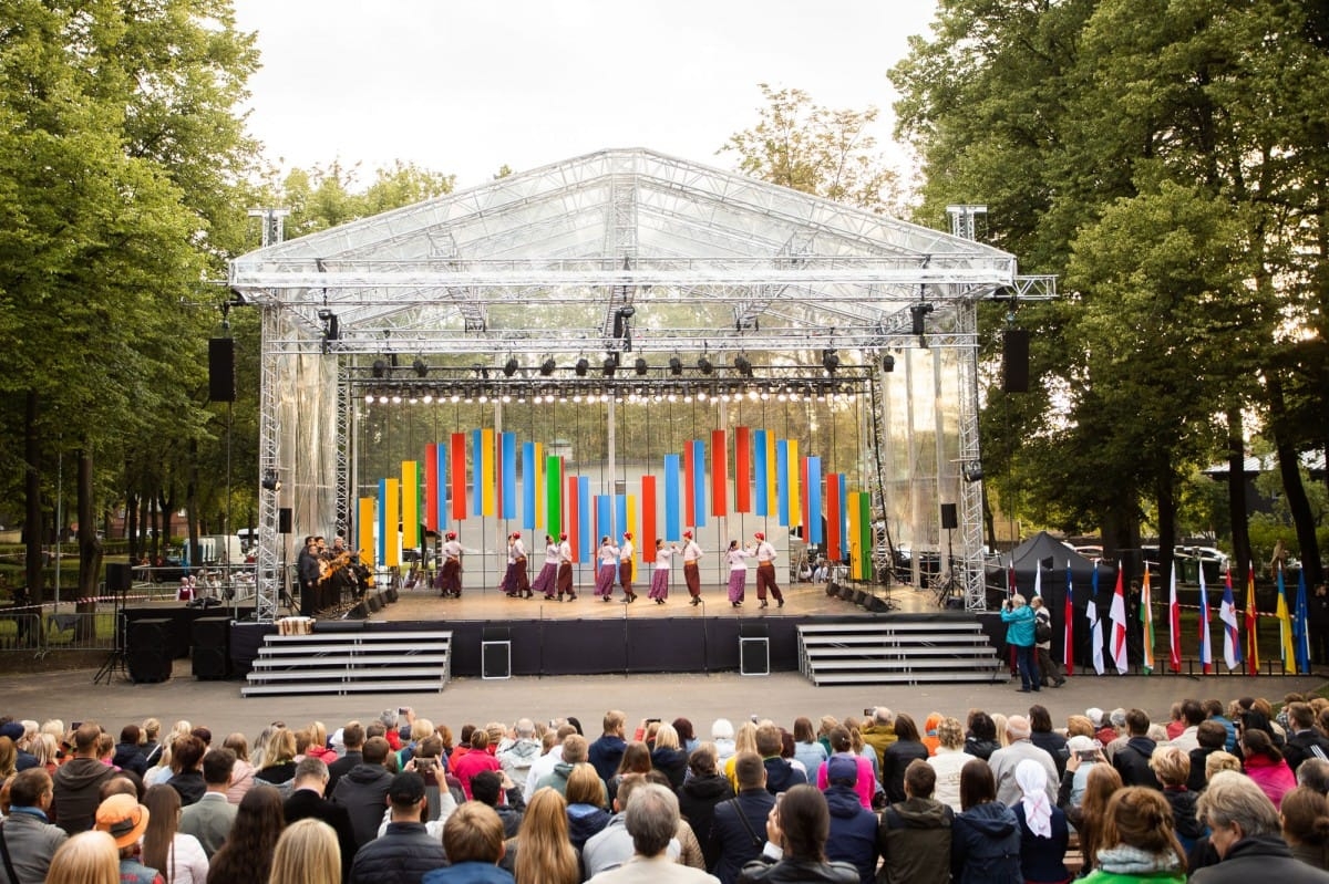 IX Starptautiskais tautas deju festivāls "Sudmaliņas" - Atklāšanas koncerts "Aiz deviņām jūrām, aiz deviņiem kalniem"