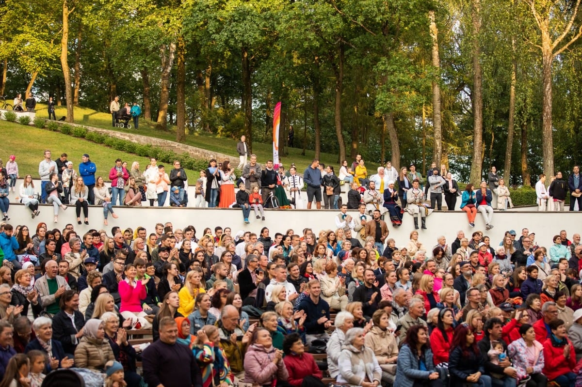 IX Starptautiskais tautas deju festivāls "Sudmaliņas" - Atklāšanas koncerts "Aiz deviņām jūrām, aiz deviņiem kalniem"