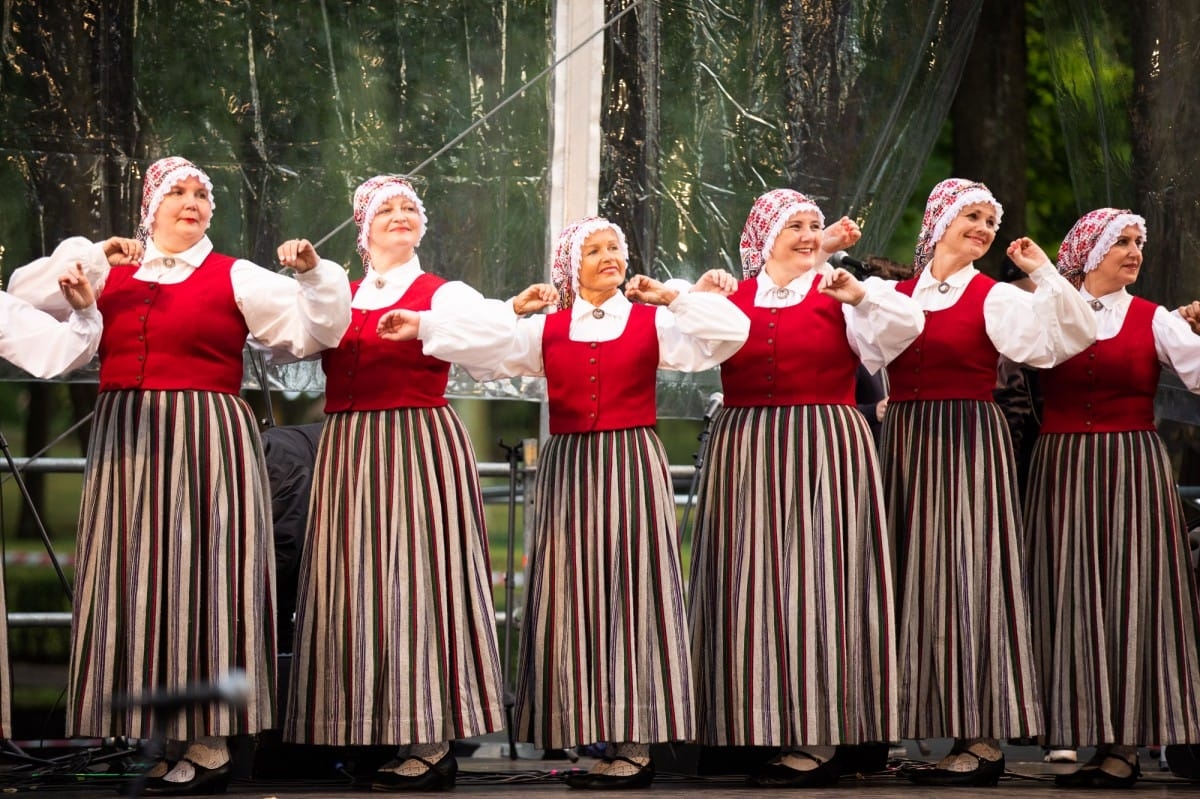 IX Starptautiskais tautas deju festivāls "Sudmaliņas" - Atklāšanas koncerts "Aiz deviņām jūrām, aiz deviņiem kalniem"