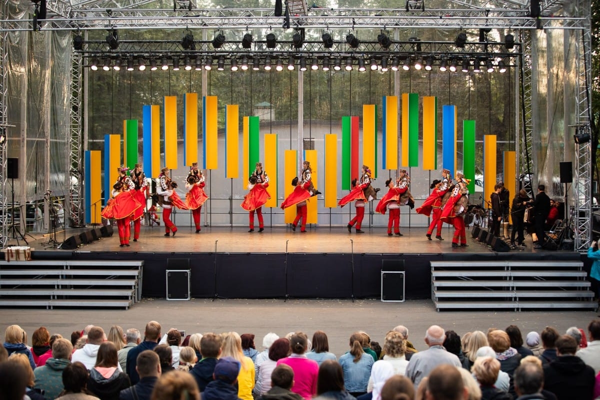 IX Starptautiskais tautas deju festivāls "Sudmaliņas" - Atklāšanas koncerts "Aiz deviņām jūrām, aiz deviņiem kalniem"