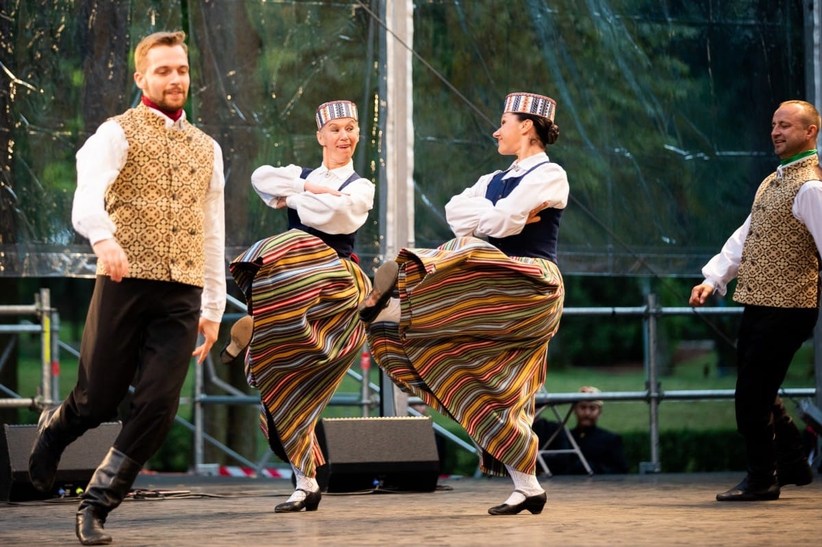 IX Starptautiskais tautas deju festivāls "Sudmaliņas" - Atklāšanas koncerts "Aiz deviņām jūrām, aiz deviņiem kalniem"