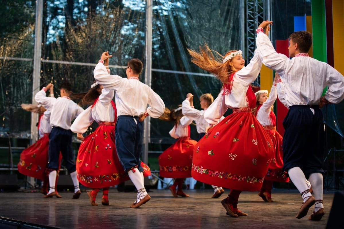 IX Starptautiskais tautas deju festivāls "Sudmaliņas" - Atklāšanas koncerts "Aiz deviņām jūrām, aiz deviņiem kalniem"