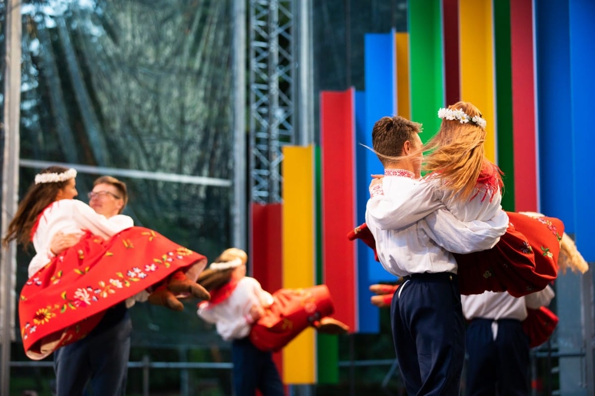 IX Starptautiskais tautas deju festivāls "Sudmaliņas" - Atklāšanas koncerts "Aiz deviņām jūrām, aiz deviņiem kalniem"